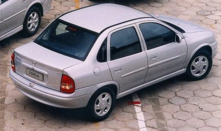 Chevrolet Corsa Milenium 2000 era popular vestido de premium